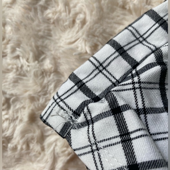 Garage Black and White Stripped Skort | SIZE: S - Picture 6 of 8